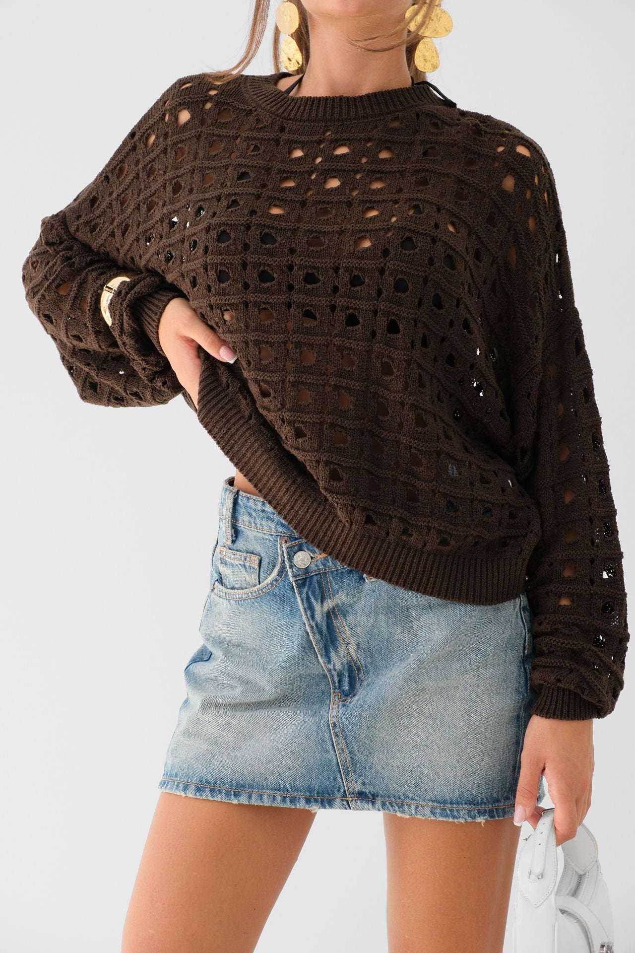 Kastanienbrauner Pullover mit durchbrochenem Strick