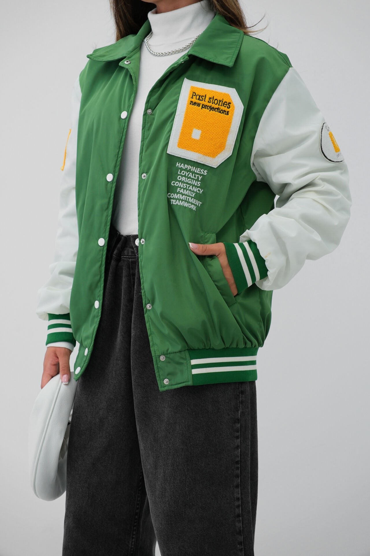 Übergroße Collegejacke mit Rollkragen in Varsity-Grün